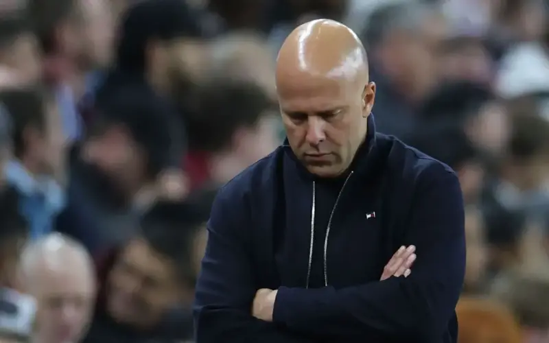 مدرب ليفربول السابق آرني سلوت يرفض عرضًا من أحد أندية الدوري الإنجليزي الممتاز لتولي منصب المدير الفني